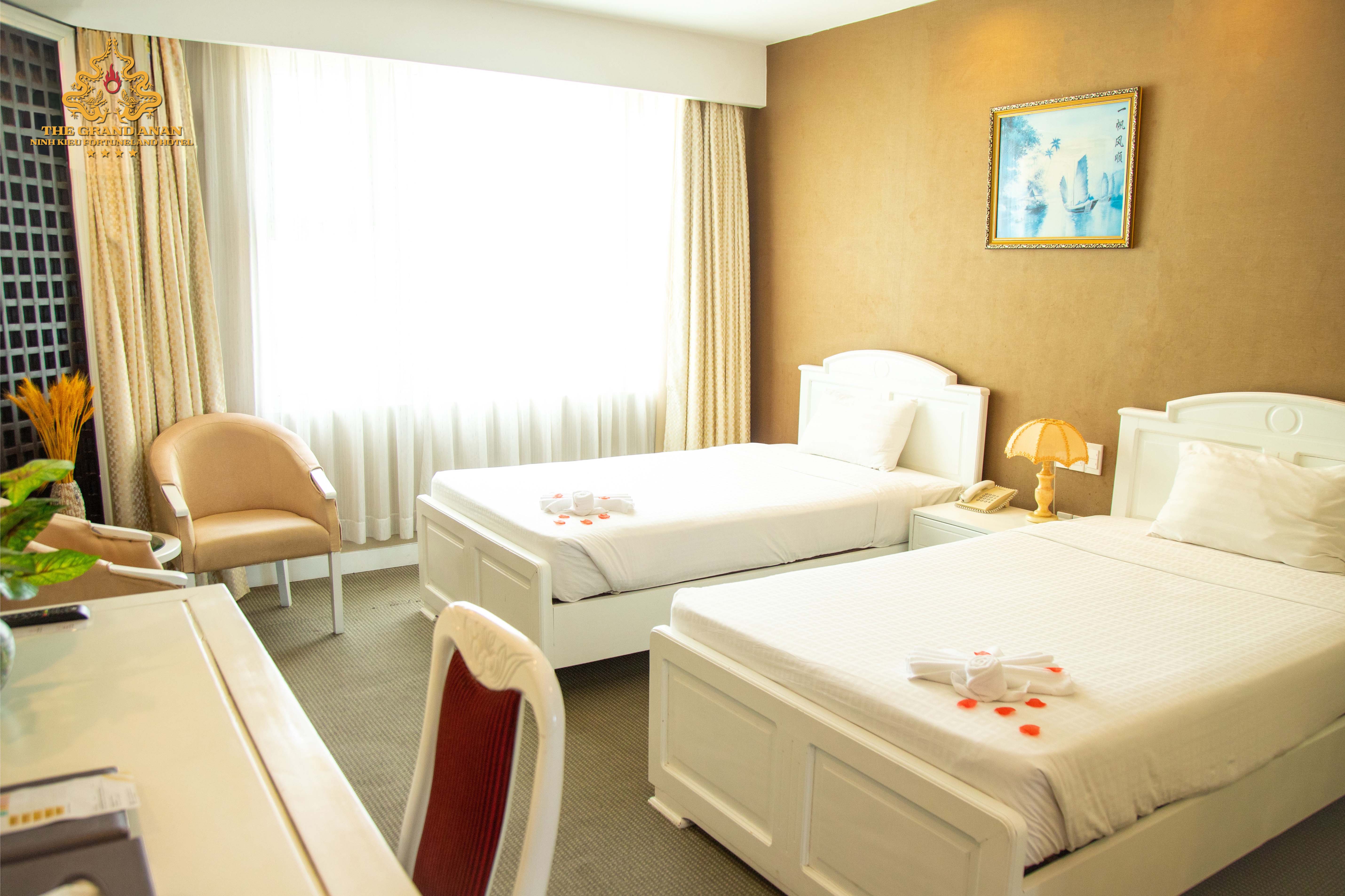 Phòng DELUXE TWIN tại khách sạn Ninh Kieu Fortuneland Hotel